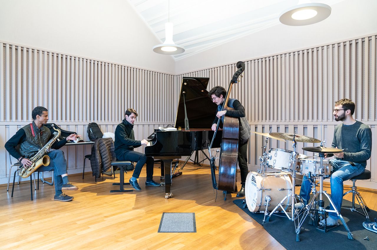 Mark Turner teaching students